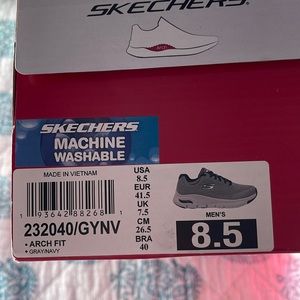 Sketchers sport Arch fit men’s shoe- new